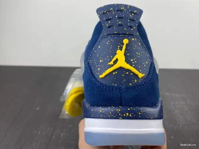 One Kick AJ4-1036660 Retro Michigan Air (PE) Jordan 4 0611